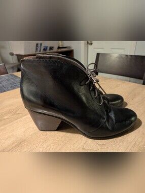 COCLICO Black Leather Lace-Up Ankle Booties